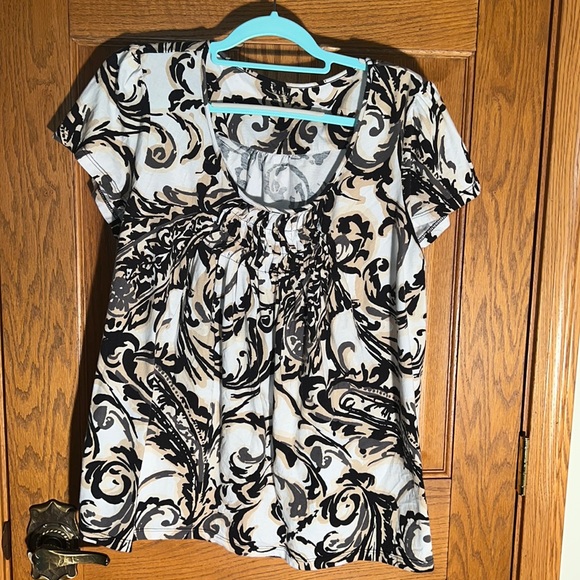 a.n.a Tops - Smocking at U neck